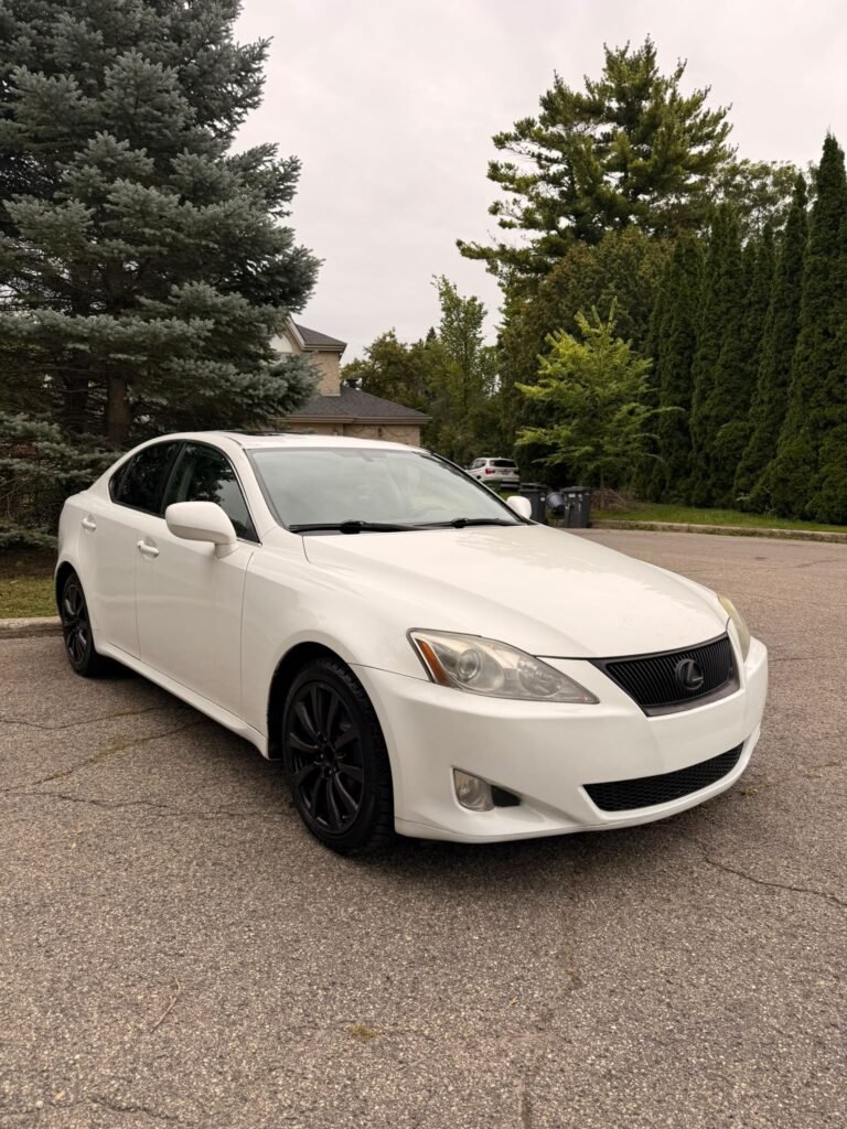 2008 Lexus IS 250  Blanc d’occasion à vendre — Auto Bano Montréal